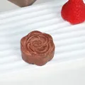 Diffuseur d'huiles essentielles en bois sombre en forme de rose sculptée à la main - Camélia Palissandre Maison