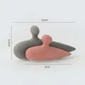 Set sculture coppia astratte in ceramica moderna con finitura grigio scuro e rosa - Set Coppia Stile Fianco a Fianco