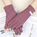 Gants d'hiver en tricot violet avec bouts tactiles et étiquette décorative tendance - Ligne Triple Femme - Poil de Lapin Violet