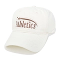 Detail einer weißen Baumwollkappe mit Athletics-Stickerei und Sternenmuster-Verzierung - Beige