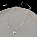 Collier en métal argenté et perles blanches avec un pendentif en forme de cœur 3D - Collier en Argent Concassé Perle Coeur Argenté (5#)