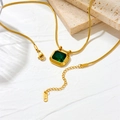 Collar de cadena de serpiente dorada con colgante de circonita esmeralda cuadrada - Collar de Circonita Verde Dorada
