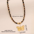 Collier en corde tressée léopard avec pendentif papillon doré en acier inoxydable - Acier Inoxydable/Polyester / Papillon