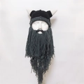 Lustige schwarze Wikinger Strickmütze mit weißen Hörnern und grauem Bart - L (58-60cm) / Dunkelgrauer Bart (Gerade Hörner)