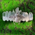 Vintage bee hair clip with raw white crystals on green moss background, 8cm spring barrette - White Raw Stone With Bee