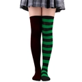 Détail de chaussettes hautes asymétriques avec motifs rouge uni et rayures noir-vert - Taille unique / Noir et Rayé Vert et Noir / Yin Yang 12