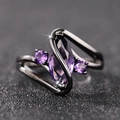 Eleganter gun-schwarzer Ring mit lilafarbenem Zirkonia im Navette-Schliff für Damen - US 7 / Lila