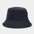 Detalle del sombrero de pescador de pana negra con rayas gruesas y costuras en el ala - M (56-58cm) / Negro
