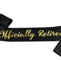 Elegante schwarze Satinschärpe mit goldenem Officially Retired Text für Ruhestandsfeiern - Schwarzer Gurt