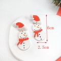 Detailansicht handgefertigter Schneemann-Ohrringe mit 6 cm Höhenangabe für Weihnachten - Roter Schal Weißer Schneemann