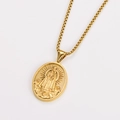 Nahaufnahme der goldenen Edelstahl-Halskette mit ovalem Anhänger der Jungfrau Maria - Gold (mit Kette)