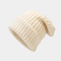 Gorro de punto grueso color beige con vuelta ancha y textura cálida y suave - Liso / Blanco Roto