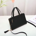 Petit sac bandoulière noir en similicuir avec pompon et fermeture éclair dorée - Monocouche / Noir