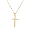 Elegante collana con croce placcata in oro e cristalli scintillanti su una catena sottile - Semplice croce pavé con incastonatura a griffe