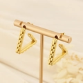 Pendientes triangulares vintage dorados con textura de cadena en soporte de metal - Triángulo Color Oro (KE112716-SP)