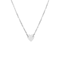 Collar con colgante de corazón plateado minimalista con cadena en O sobre fondo blanco - Color acero