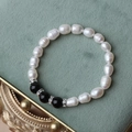 Elastic freshwater pearl bracelet with black agate beads and sparkling silver spacers - Black Agate Pearl
