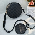 Bolso bandolera redondo acolchado negro con mini monedero y detalles dorados elegantes - Negro