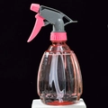 Spruzzatore manuale rosa e grigio con corpo striato trasparente per l'irrigazione del giardino - Rosso