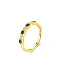 Anello in argento S925 dorato con pietre blu quadrate e diamanti bianchi alternati - Rhr1637 / Taglia US 5