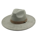 Détail d'un chapeau fedora en daim à large bord avec ruban à pois marron et décoration - Vert Militaire (Daim)