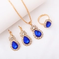 Elegantes goldenes Schmuckset mit blauen Birnen-Edelsteinen und weißen Kristalldiamanten - 3-teiliges Set / Wassertropfen-Blau