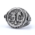 Anello vintage in acciaio argento con ritratto di teschio egiziano e rilievo tribale sbalzato - US 7 / Color Acciaio