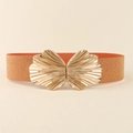 Détail de la boucle coquille dorée sur une ceinture élastique orange pour femme - Orange Perlé