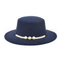 Sombrero boater de fieltro azul marino con cinta de perlas y detalle de strass - M (56-58cm) / Fedora Vintage Británico / Azul marino