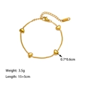 Minimalistische goldene Titanstahl-Herzkette mit polierten Herzanhängern und Maßangaben - Vertikales Vier Herzen Armband (XKB0111) / Gold