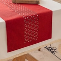 Chemin de table rouge à motifs géométriques sur une nappe blanche ornée de dentelle - 35*183cm / Rouge