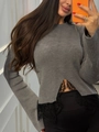 Haut en maille gris à manches longues avec ourlet en dentelle noire et fente triangulaire - S / Gris