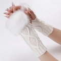 Guantes de punto blanco sin dedos con lujoso ribete de pelo sintético y trenzado - Blanco
