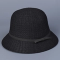 Minimalistische zwarte gebreide vissershoed voor dames met een strik op een grijze achtergrond - M(56-58cm) / Zwart