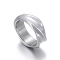 Anillo ancho plateado irregular de acero inoxidable con un acabado brillante pulido - US 8 / Acero (KR100730-KFC)