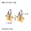 Détail de boucles d'oreilles étoile montrant les dimensions et le fini bicolore or et argent - Pendentif Étoile / Or et Argent