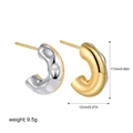 Detailansicht zweifarbiger C-förmiger Creolen mit Wellenstruktur und 17mm Größenangaben - Zweifarbig Gold & Silber