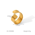 Detalle del anillo de acero inoxidable dorado martillado con dimensiones de 0,95 cm - Estilo Martillado Dorado (HC-R30088)