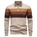 Détail du pull en maille pour homme montrant le patchwork rayé et le col montant zippé - Mélange Beige