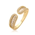 Bague dorée réglable pour femme ornée de cristaux de zircone sur fond blanc - Ouvert Réglable / Bague Zirconia Clair Rectangulaire et Rond (CE00829YH)