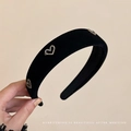 Elegant black velvet headband with sparkling rhinestone heart decoration - 5 Hearts Rhinestone Style / Black