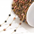 Mehrfarbige Perlenkette mit vergoldeten Gliedern auf weißer Spule für DIY-Schmuckherstellung - 1mm Goldkette mit 4mm Dunkelbraunen Rundperlen