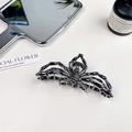 Pinza de pelo con forma de araña en negro metalizado y estilo gótico minimalista - Araña Negro 11cm