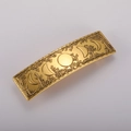 Dettaglio a rilievo delle fasi lunari e rami su fermaglio per capelli in oro antico - Oro Antico
