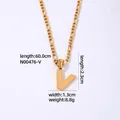 Collana a catena Figaro dorata in acciaio inox con ciondolo lettera V lunga 60cm - Lettera V / Oro