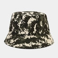 Primer plano del sombrero de pescador de camuflaje digital con costuras reforzadas y tela - Talla única / Verde