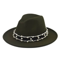 Dettaglio del cappello fedora verde oliva con perle finte e nastro di gros-grain - Adulto 56-60cm / Fedora Verde Militare con Catena di Perle