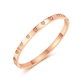 Roségoldenes Herz-Armreif mit drei Diamant-Akzenten und einem Klickverschluss - Roségold