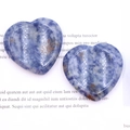 Pietre di cristallo di sodalite blu lucido a forma di cuore con trama minerale - Diaspro a Macchie Blu