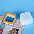 Vista macro dello stampo in silicone per scatola quadrata in resina con effetto sfumato blu - Stampo Quadrato per Vaso di Succulente